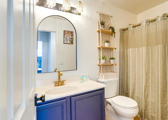 Holiday home Putting & Pool! Near Sports Peoria