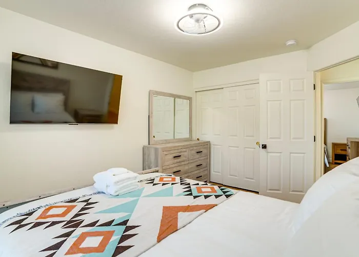Holiday home Putting & Pool! Near Sports *