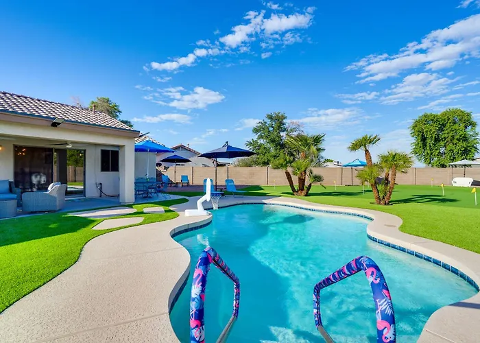 Putting & Pool! Near Sports Holiday home *