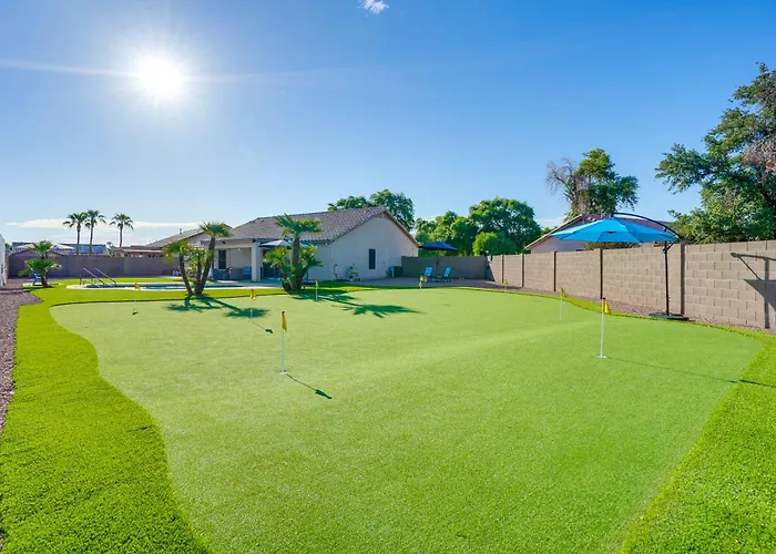 Holiday home Putting & Pool! Near Sports Peoria